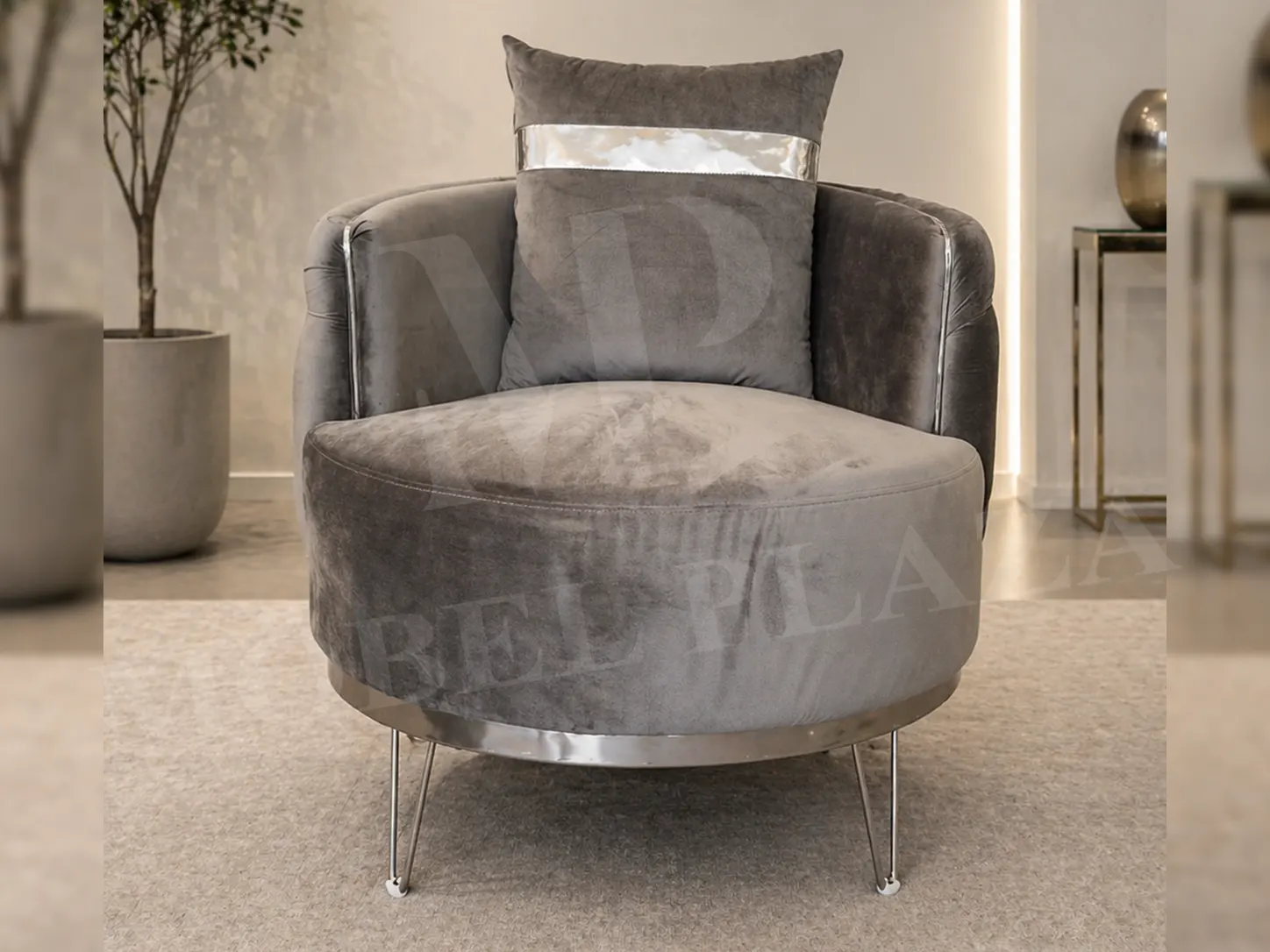 Grauer moderner Lounge Sessel in Hamburg bei Möbel Plaza mit Metallfuß