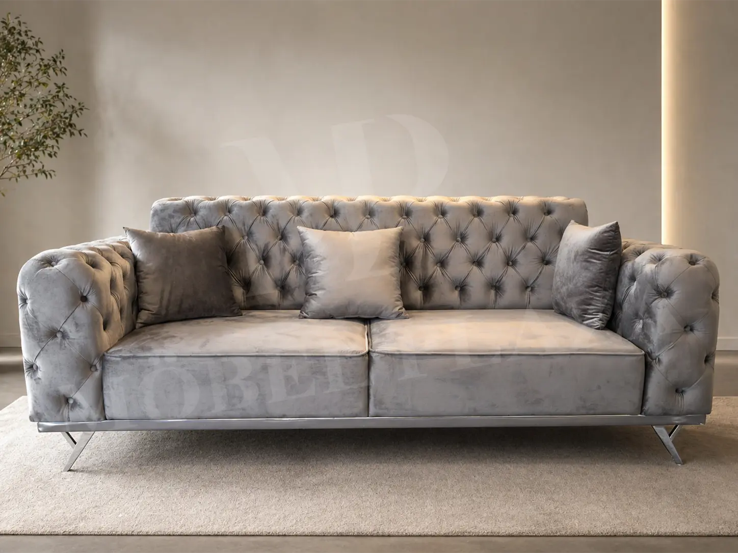Graues Chesterfield Sofa in Hamburg im modernen Showroom von Möbel Plaza