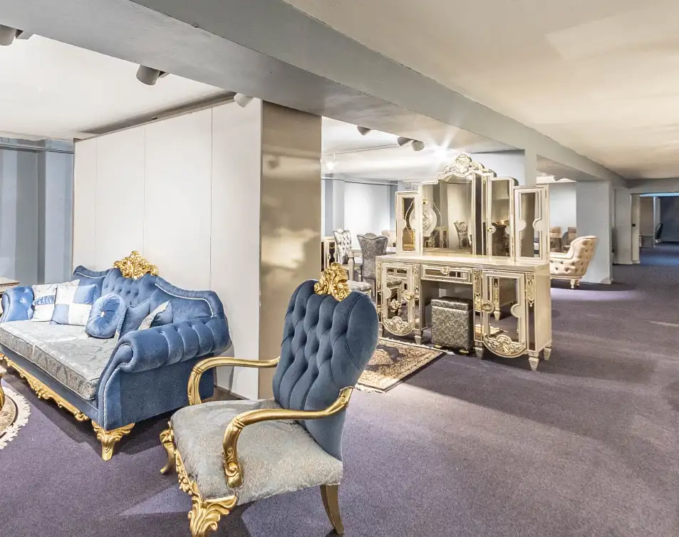 Orientalische Möbel im Showroom in Hamburg bei Möbel Plaza mit luxuriösem Design